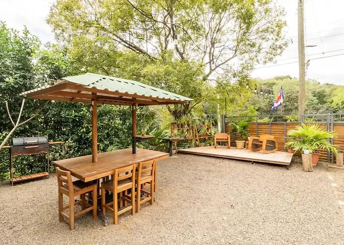 Cozy Log With Parking, Close To Beaches Apartment *