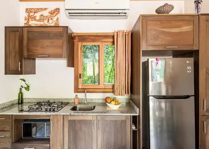 Cozy Log With Parking, Close To Beaches