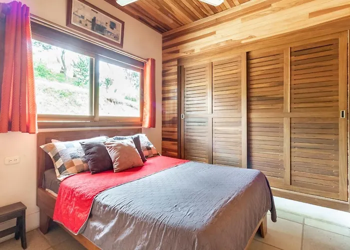 Cozy Log With Parking, Close To Beaches Apartment *